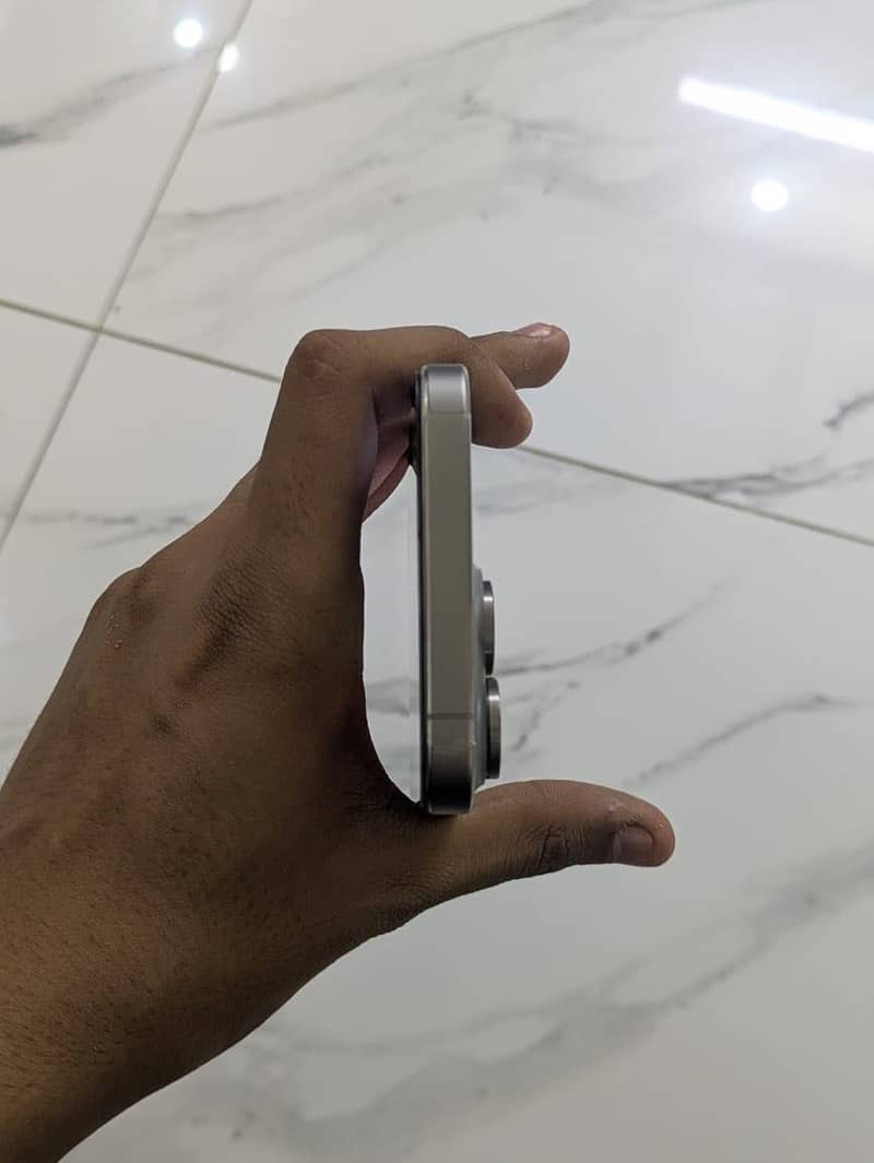 Apple iPhone 15 Pro Max 2