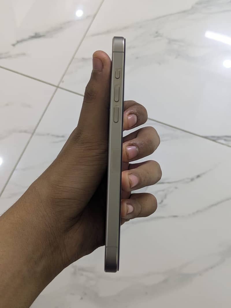 Apple iPhone 15 Pro Max 3