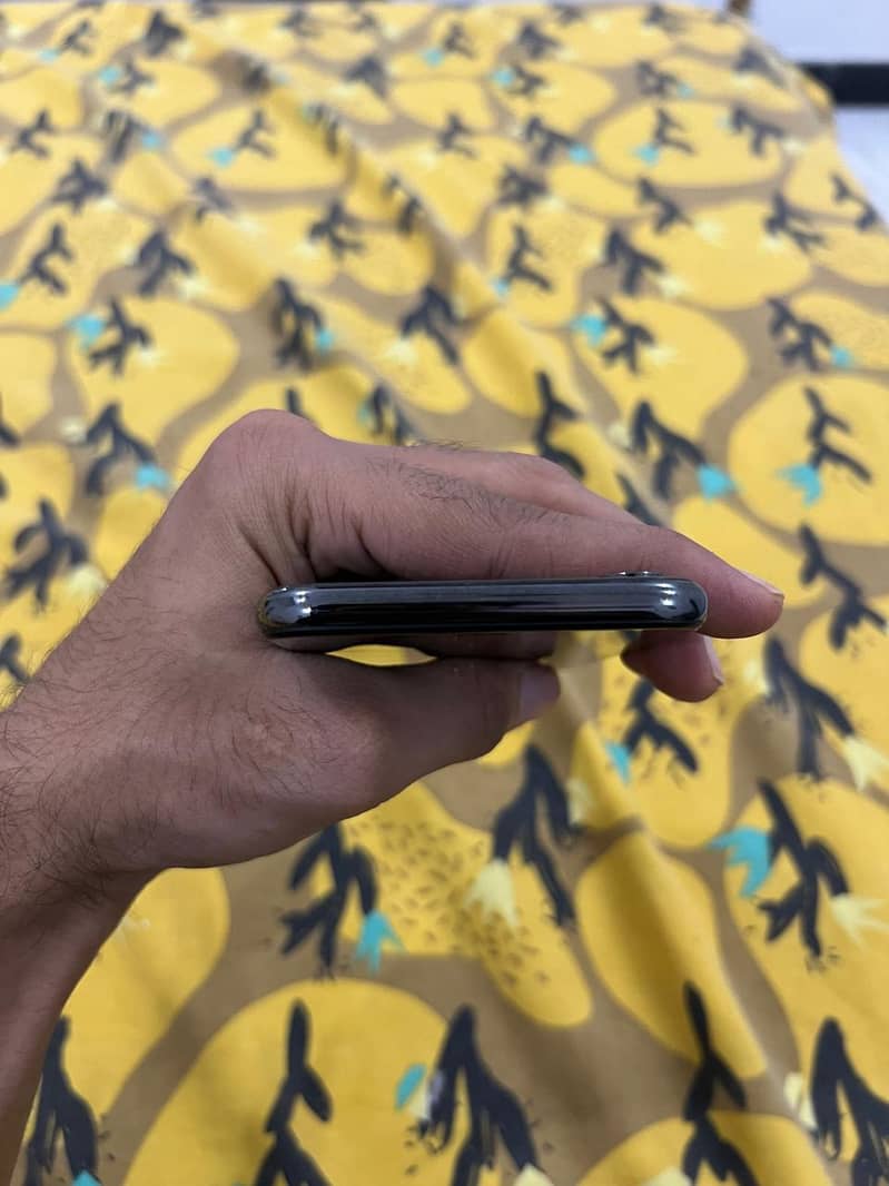 Apple iPhone X 5