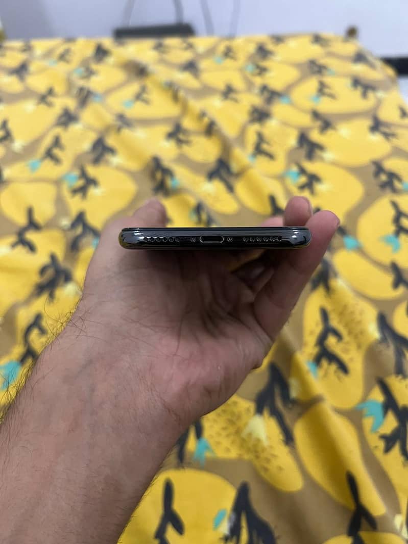 Apple iPhone X 6