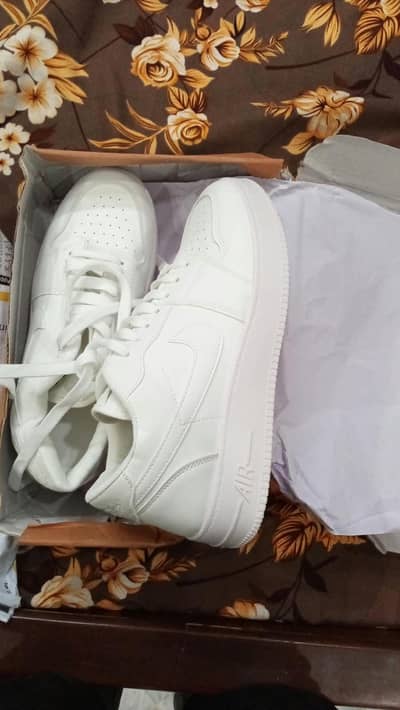 Comfortable and high quality premimum sneakers for sale.