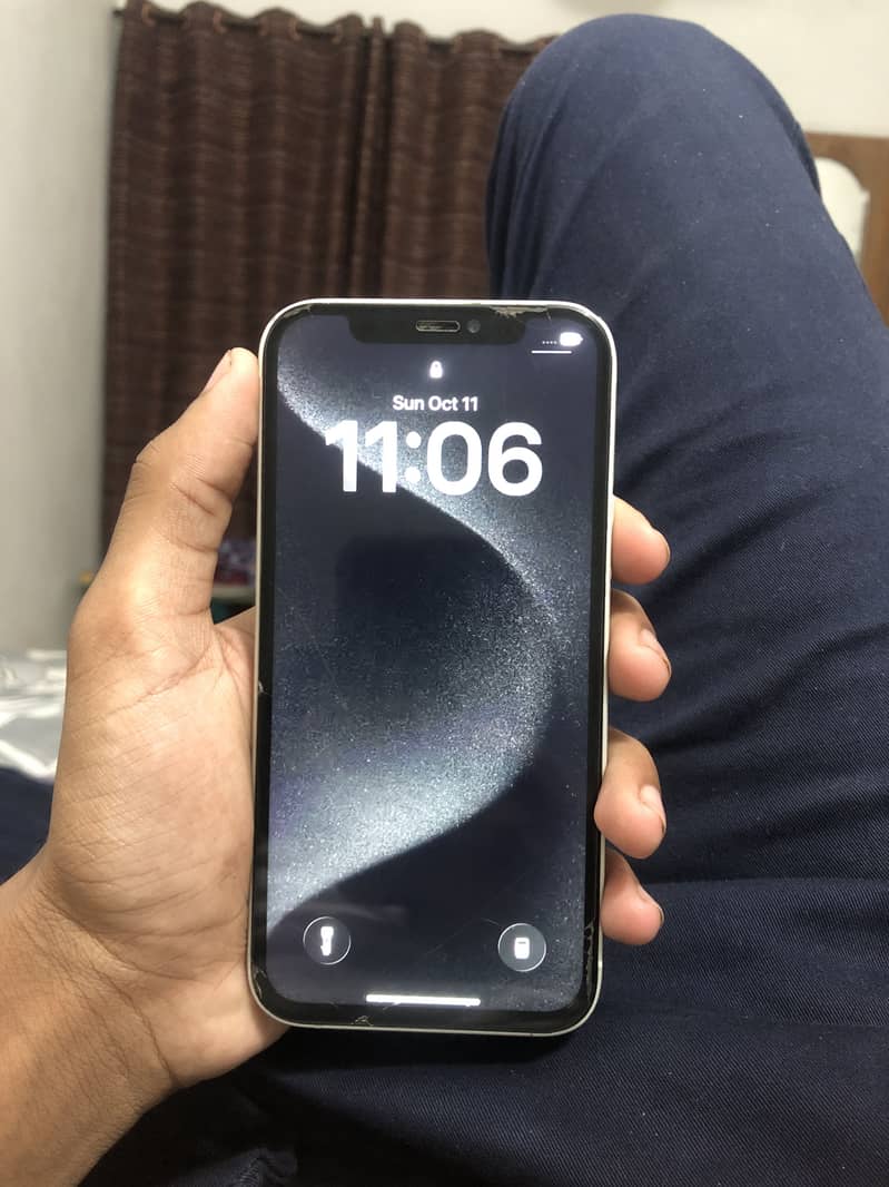 Apple iPhone 12 4