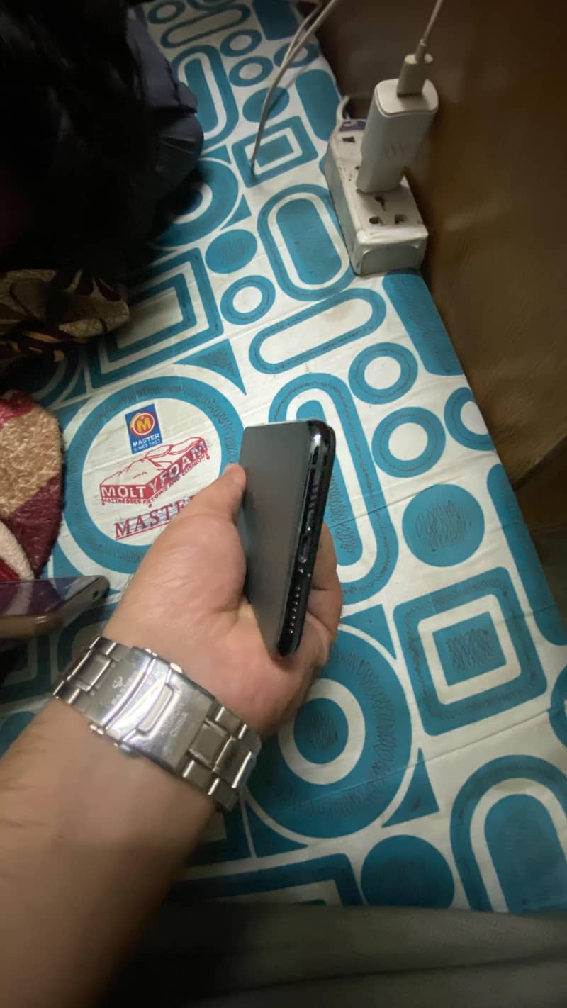 Apple iPhone 11 Pro Max 2