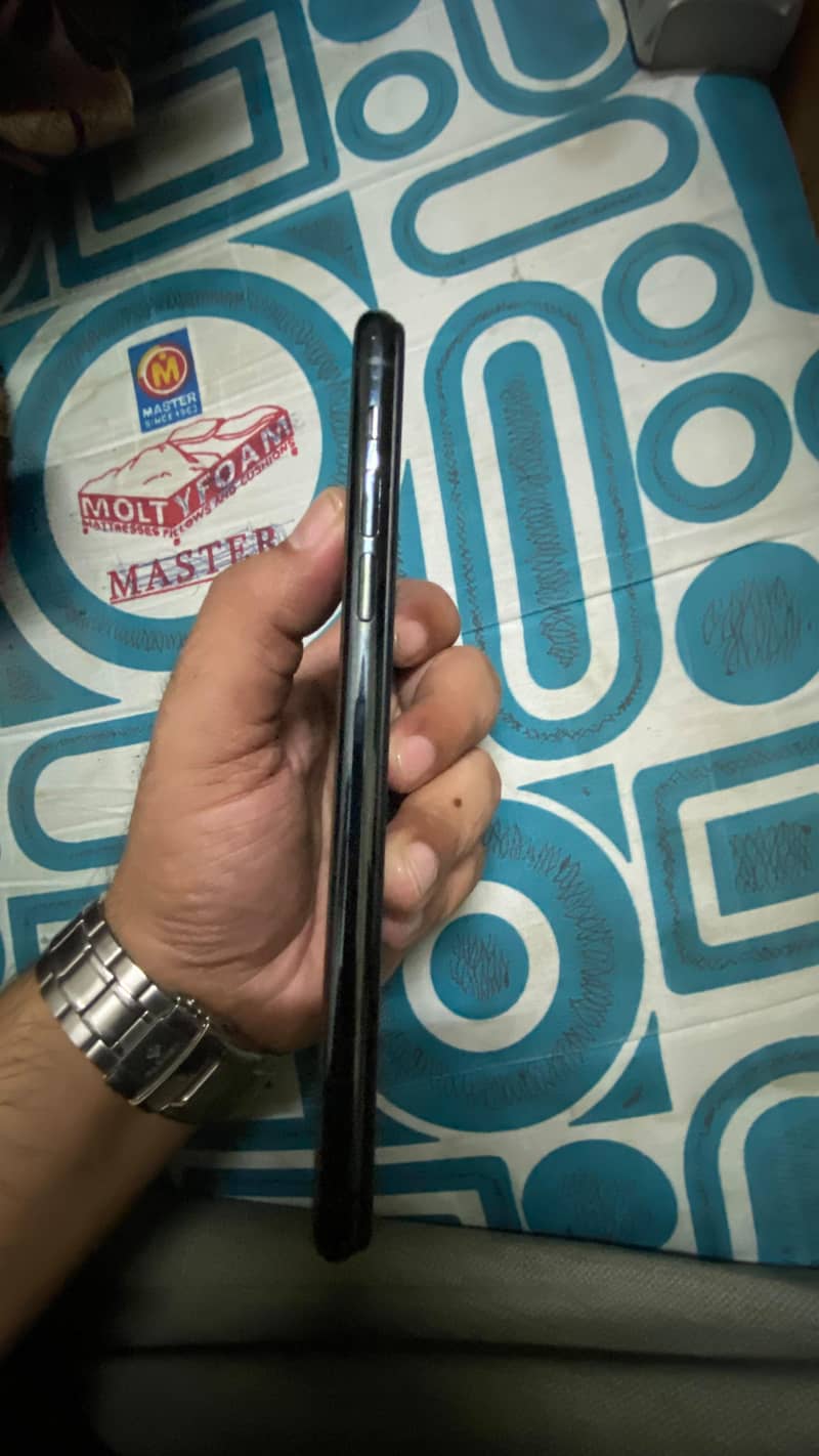Apple iPhone 11 Pro Max 4