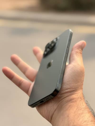 Apple iPhone 16 Pro