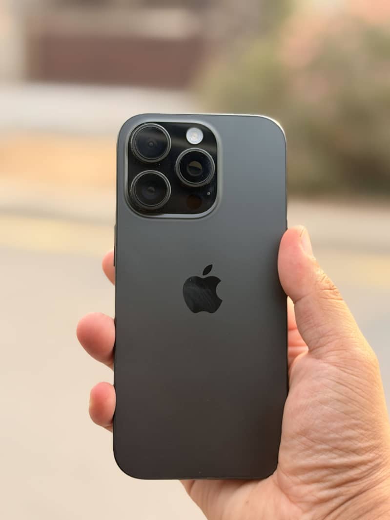 Apple iPhone 16 Pro 4