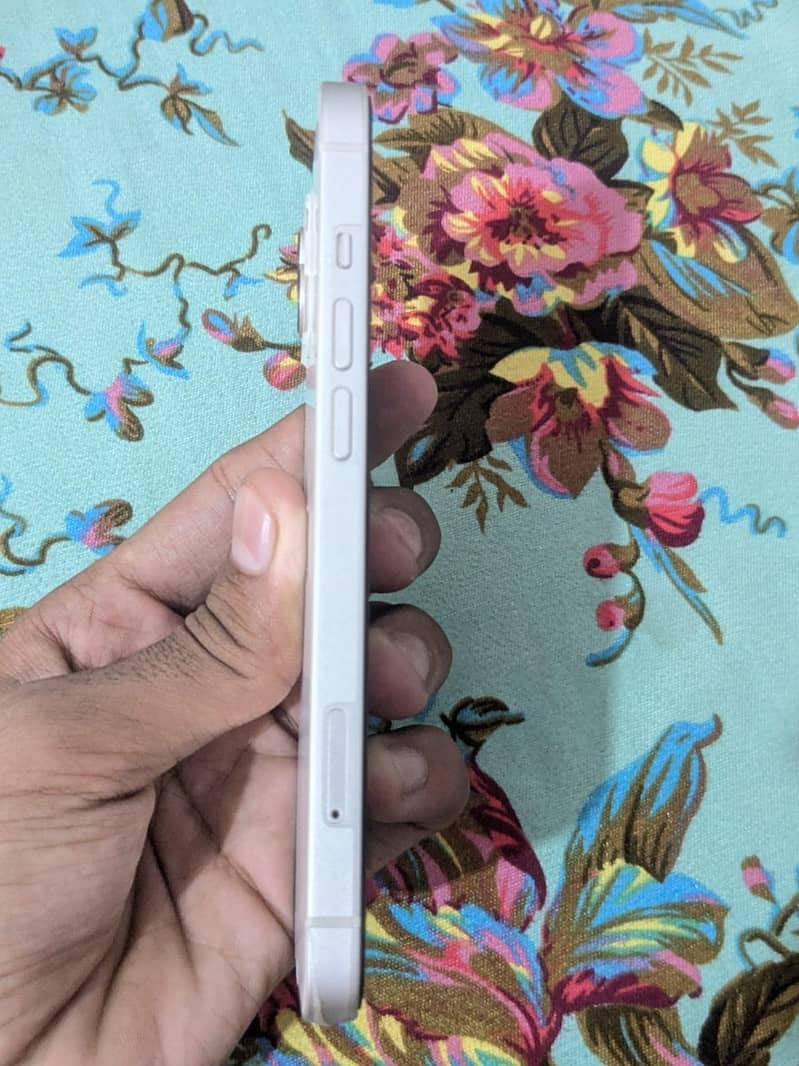 Apple iPhone 13 3