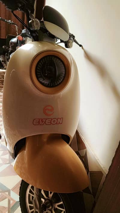Eveon Flora Electric Scoty in Very Good condition