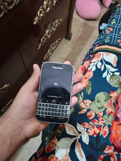 BlackBerry Classic I am seeling  Dubai sa liya tha for sale