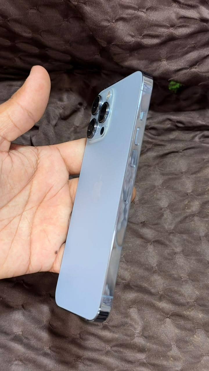 Apple iPhone 13 Pro Max 1