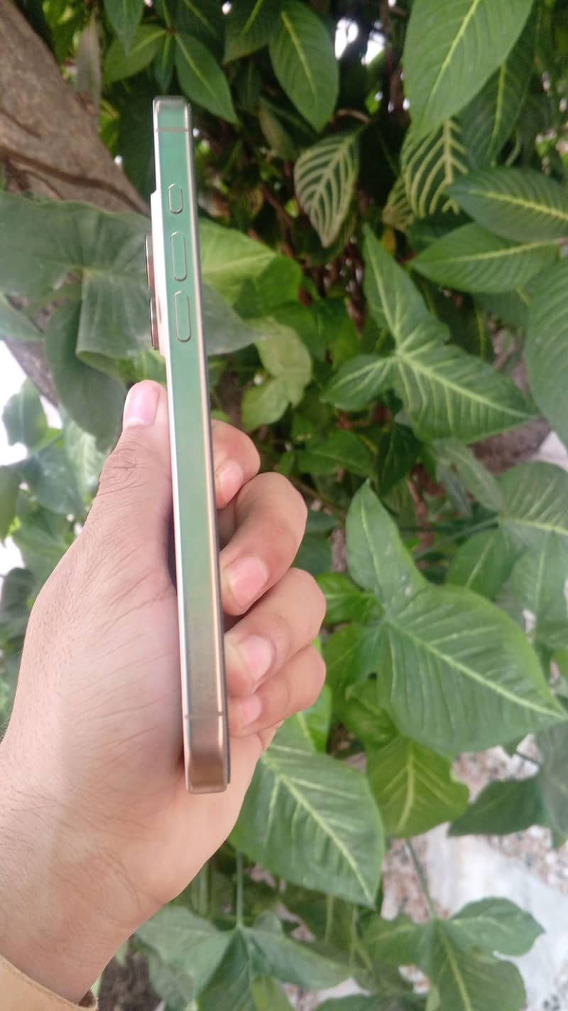 Apple iPhone 16 Pro Max 5