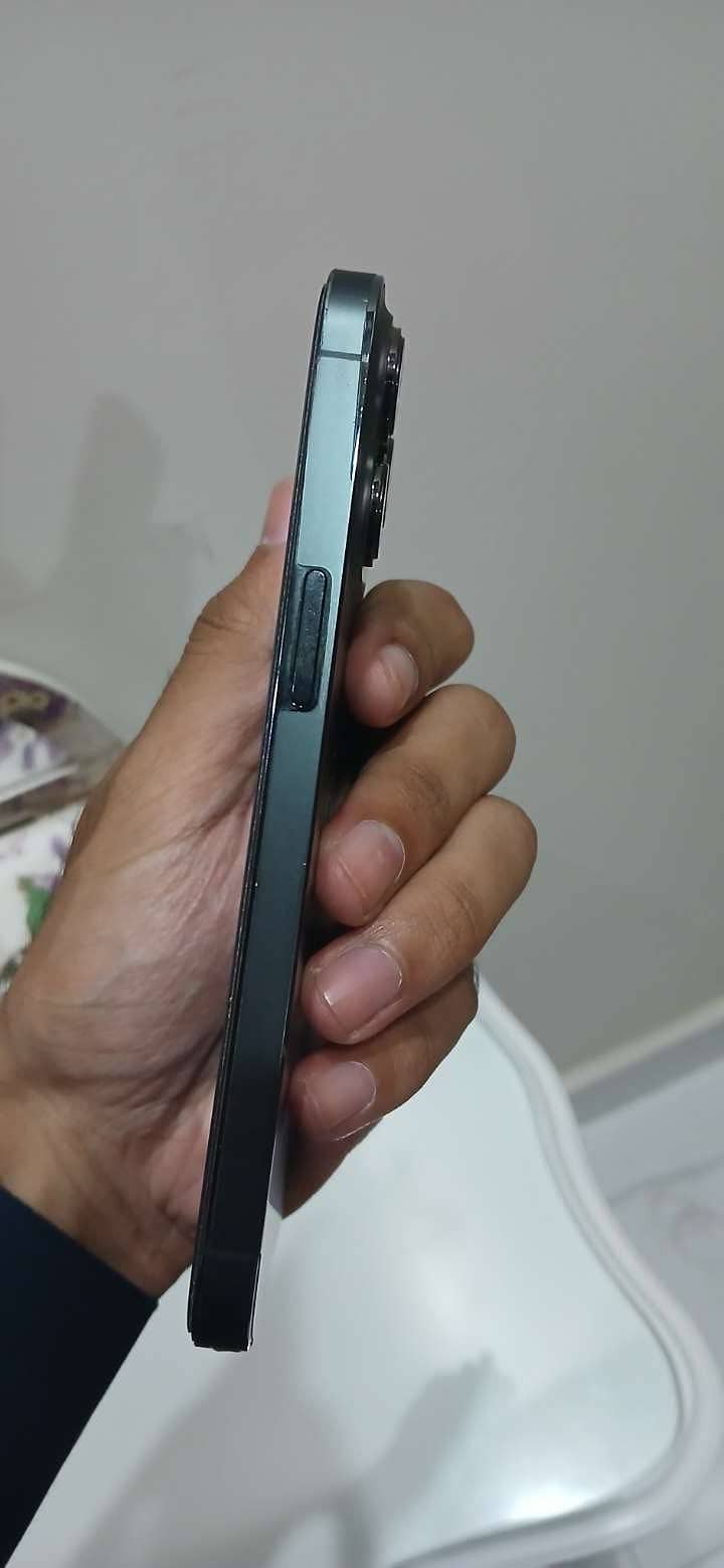 Apple iPhone 13 Pro 4