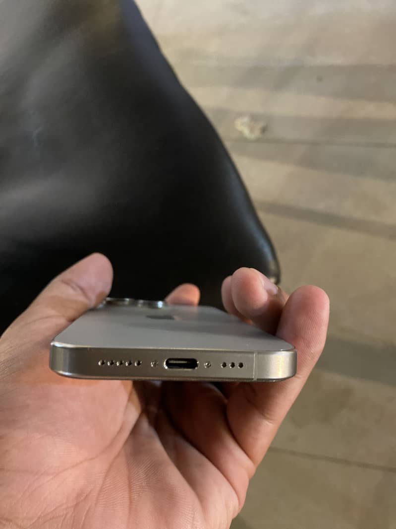 Apple iPhone 15 Pro 1
