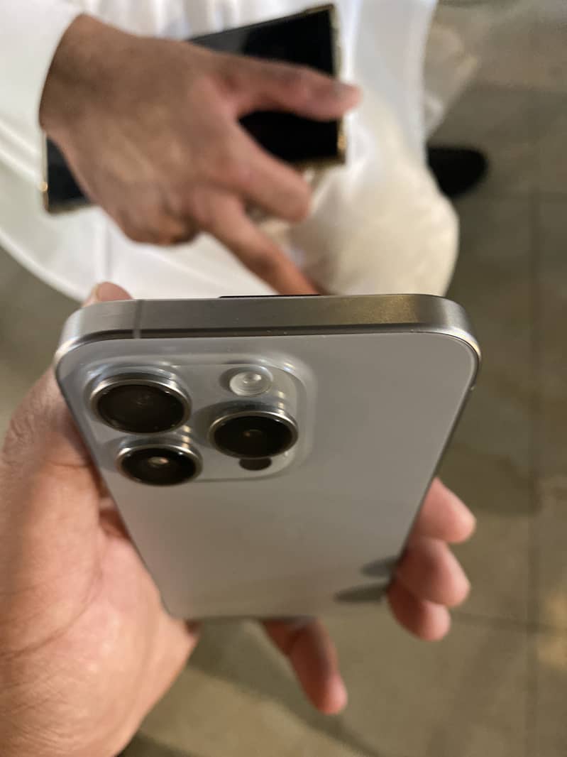 Apple iPhone 15 Pro 2