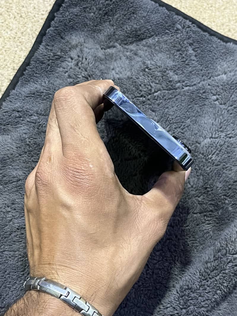 Apple iPhone 13 Pro 2