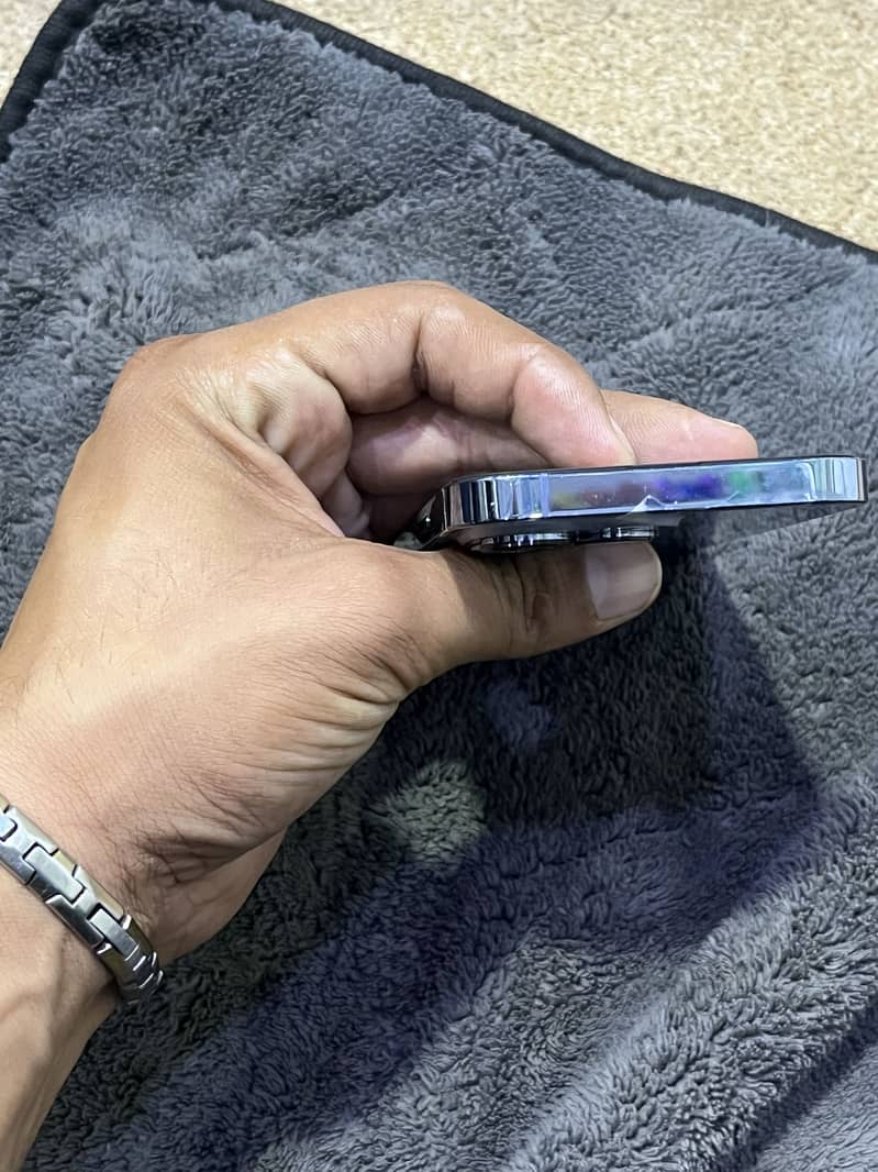 Apple iPhone 13 Pro 4