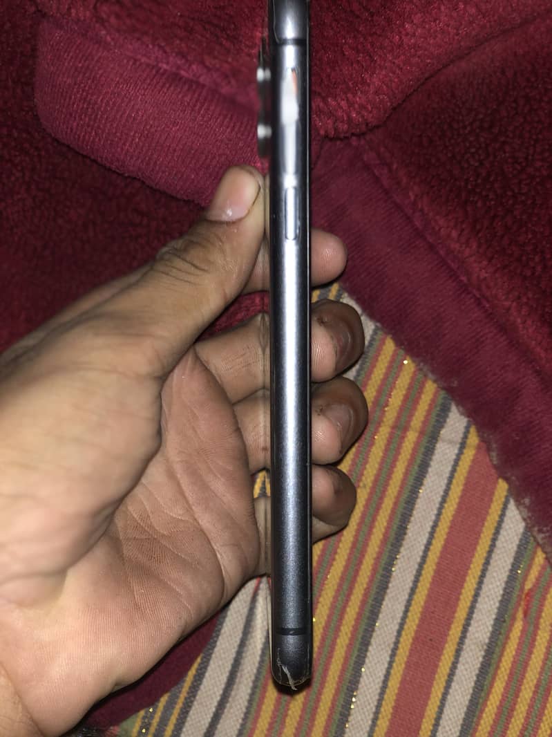 Apple iPhone 11 4