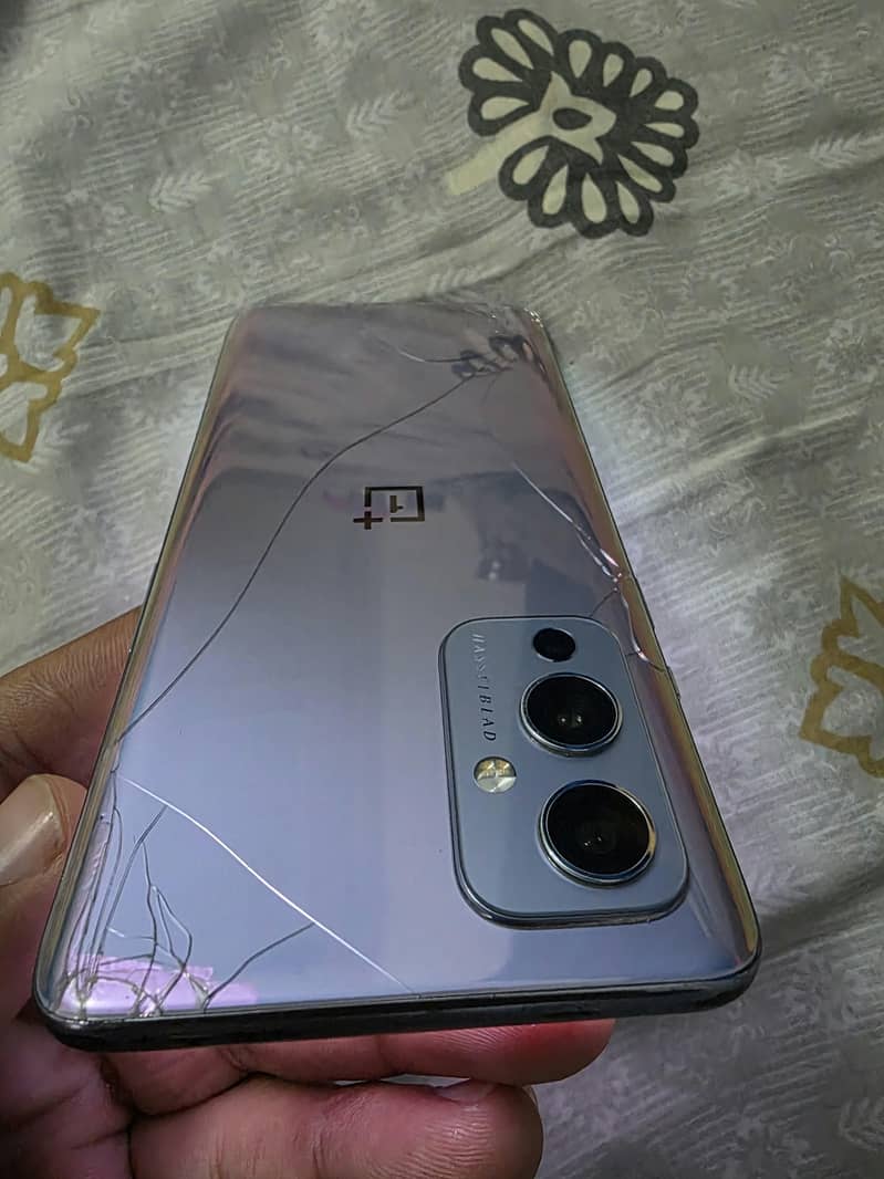 One Plus 9 5G 4