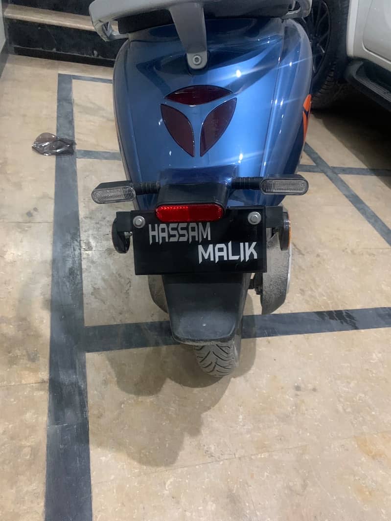 Scooty 8