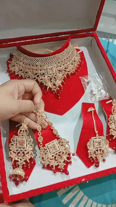 Beautiful Red & Golden Bridal Jewellery Set – Used Once