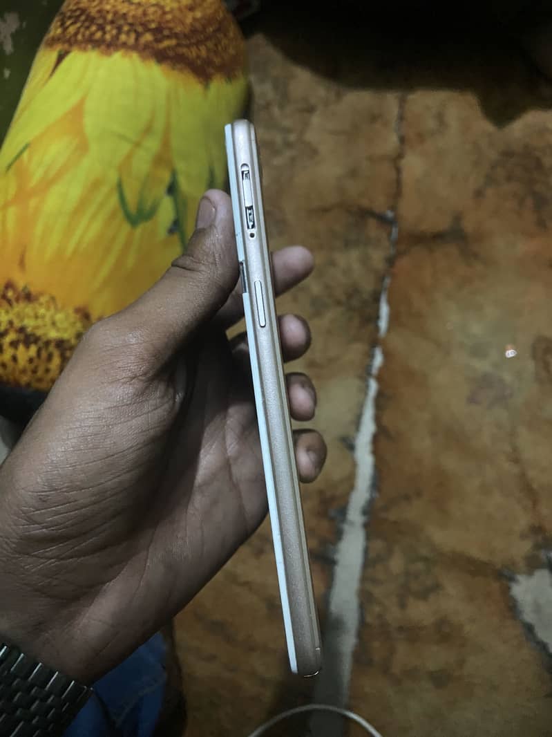 OPPO A37 1