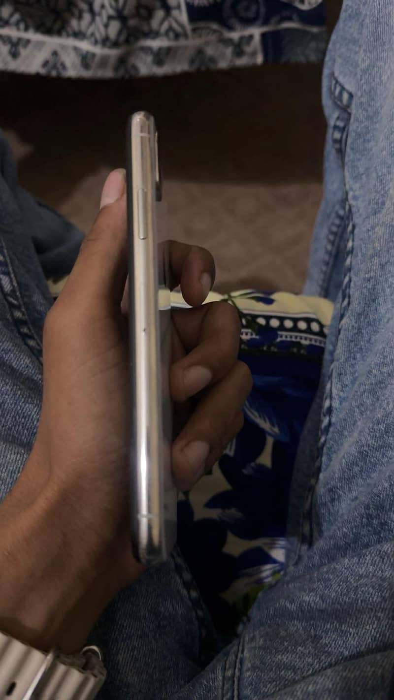 Apple iPhone X 3