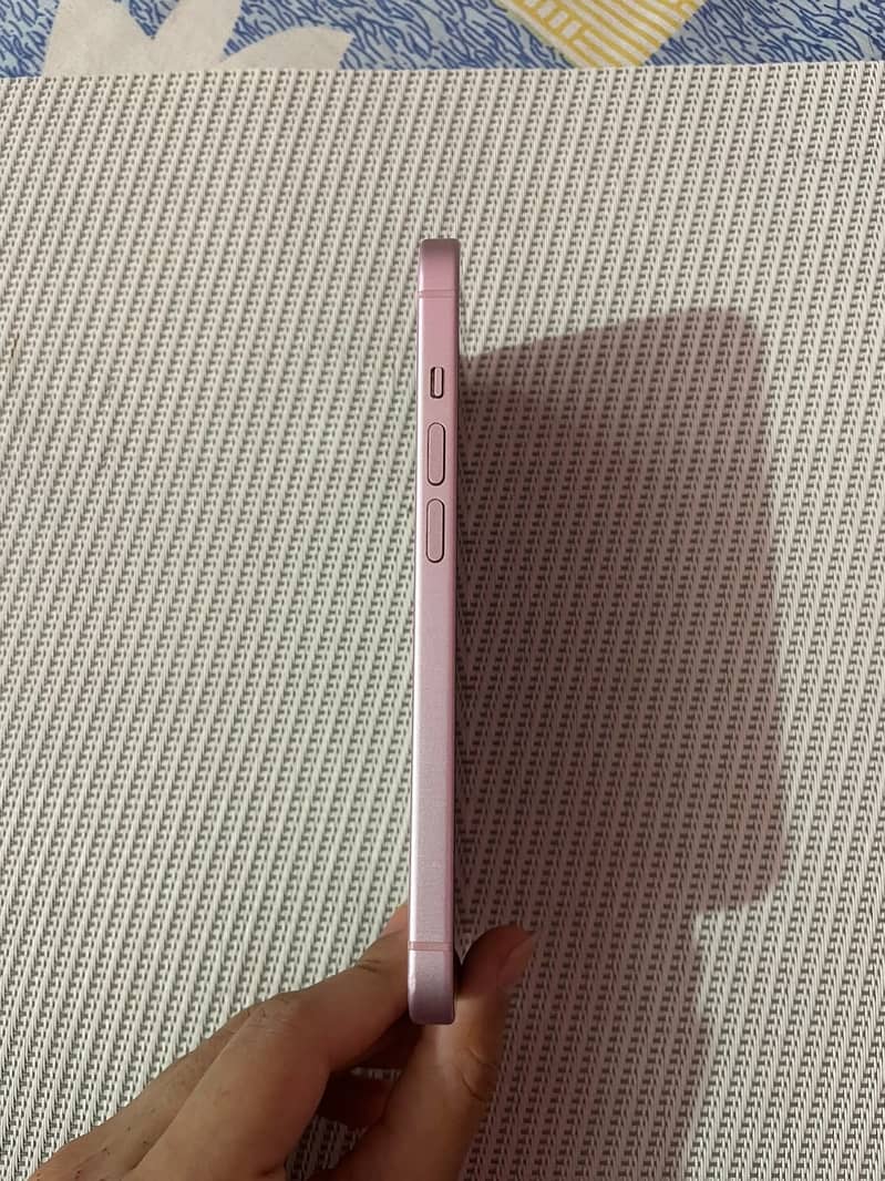 Apple iPhone 15 7