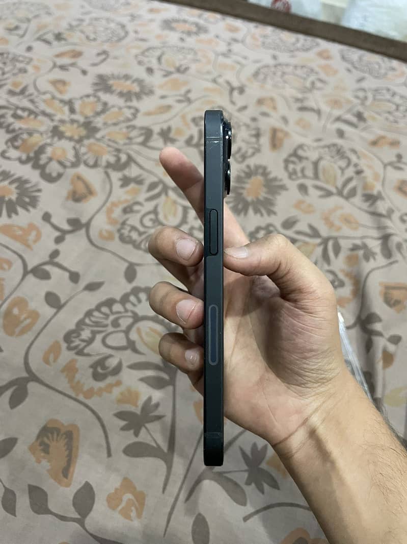 Apple iPhone 14 17