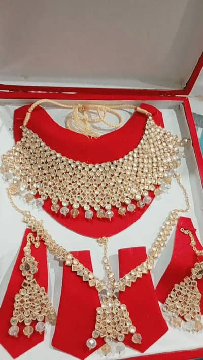 : Beautiful Golden Bridal Jewellery Set – Used Once