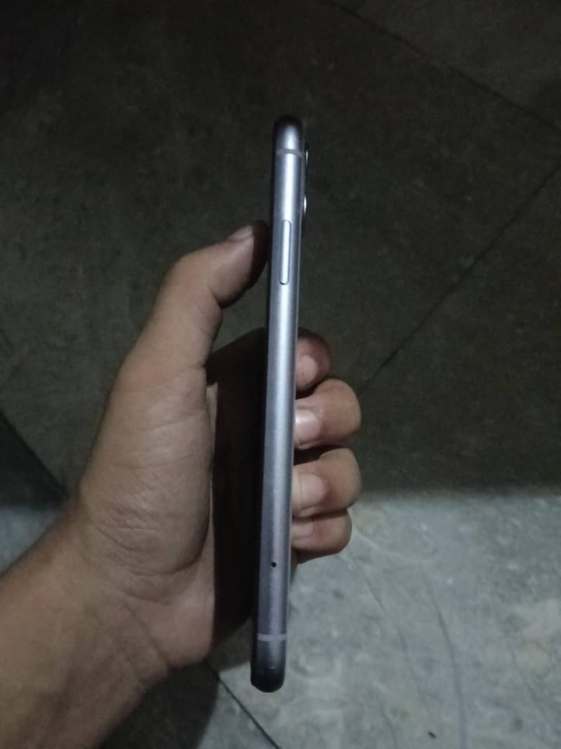 Apple iPhone 11 3