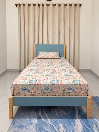 Habitt Single Bed + Wardrobe + MoltyFoam Mattress | Almost New