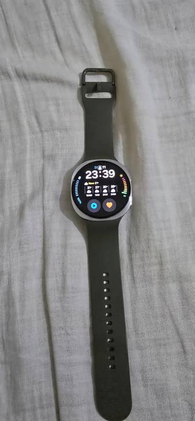 Samsung watch 8 44mm for sale.