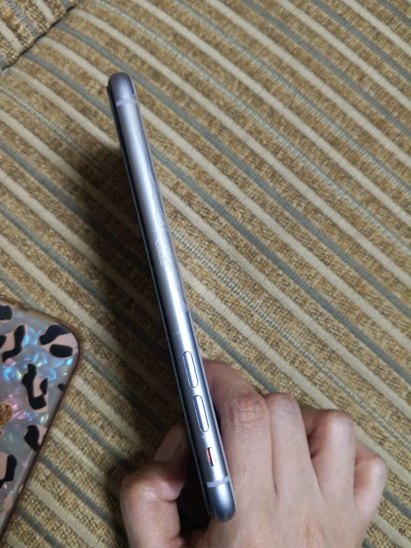 Apple iPhone 11 8