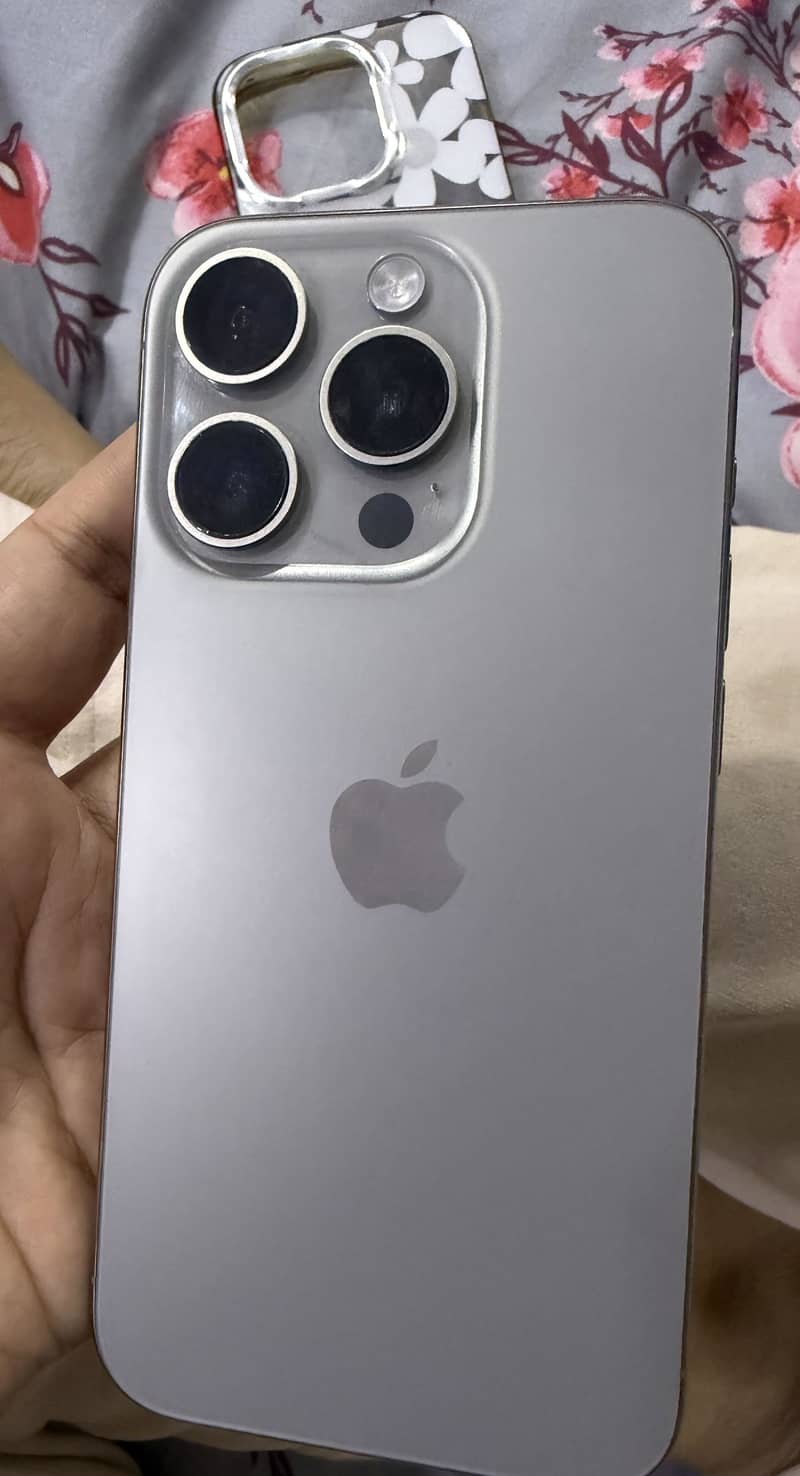 Apple iPhone 15 Pro 0
