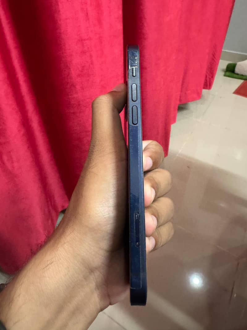 Apple iPhone 12 4