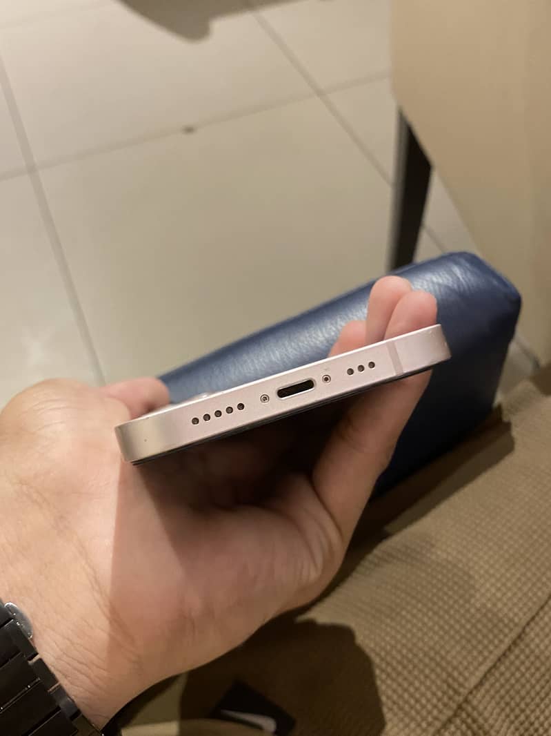 Apple iPhone 13 5