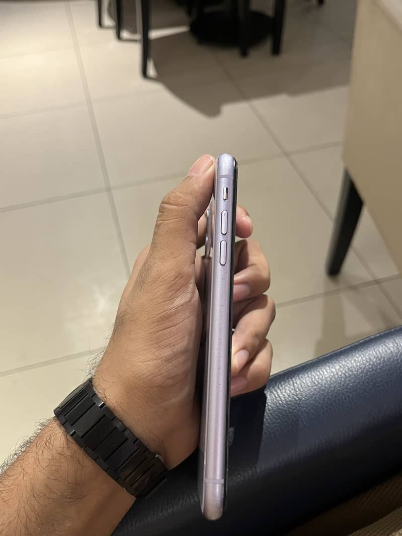 Apple iPhone 11 3