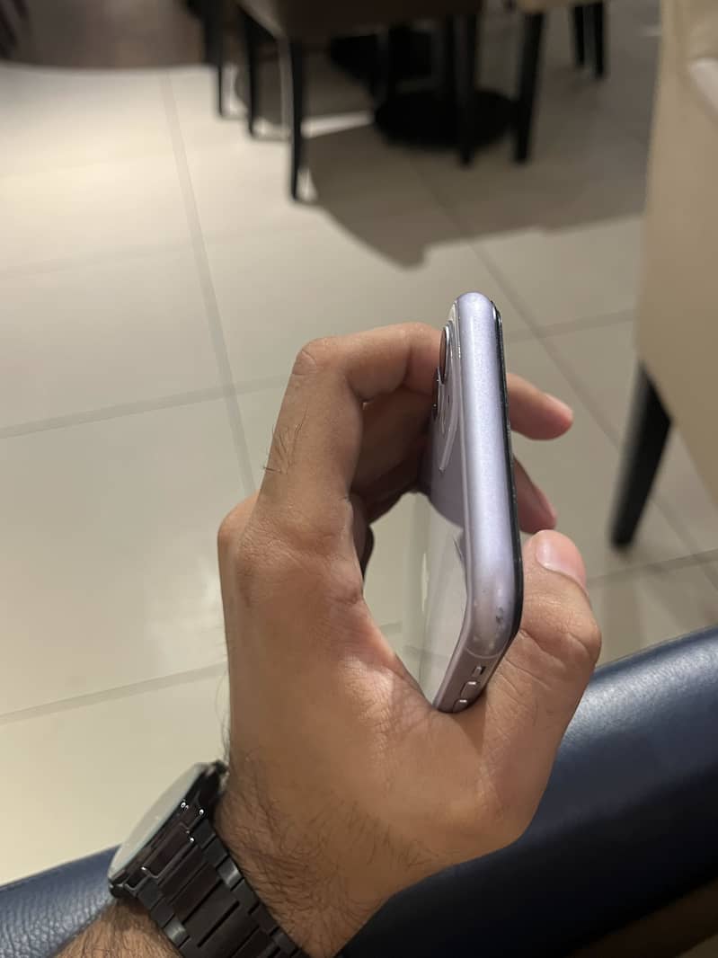 Apple iPhone 11 4