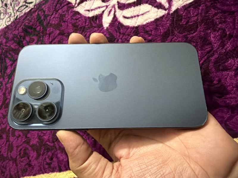 Apple iPhone 15 Pro Max 0