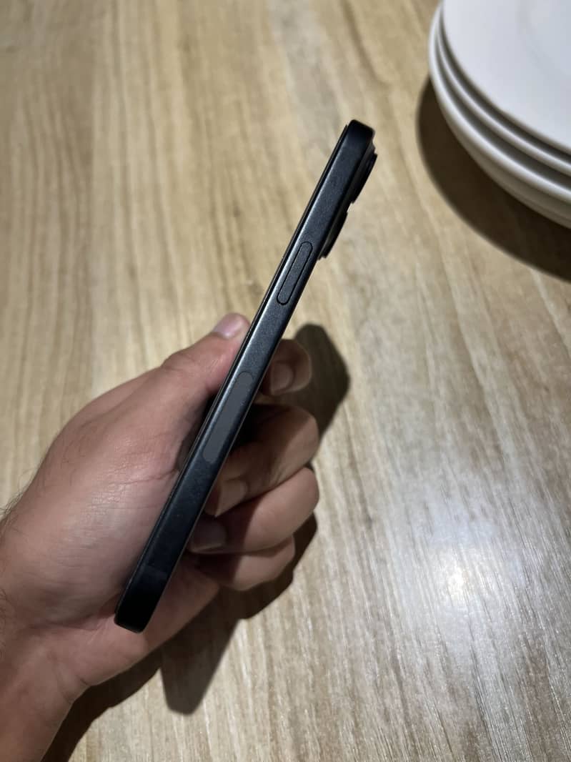 Apple iPhone 15 4