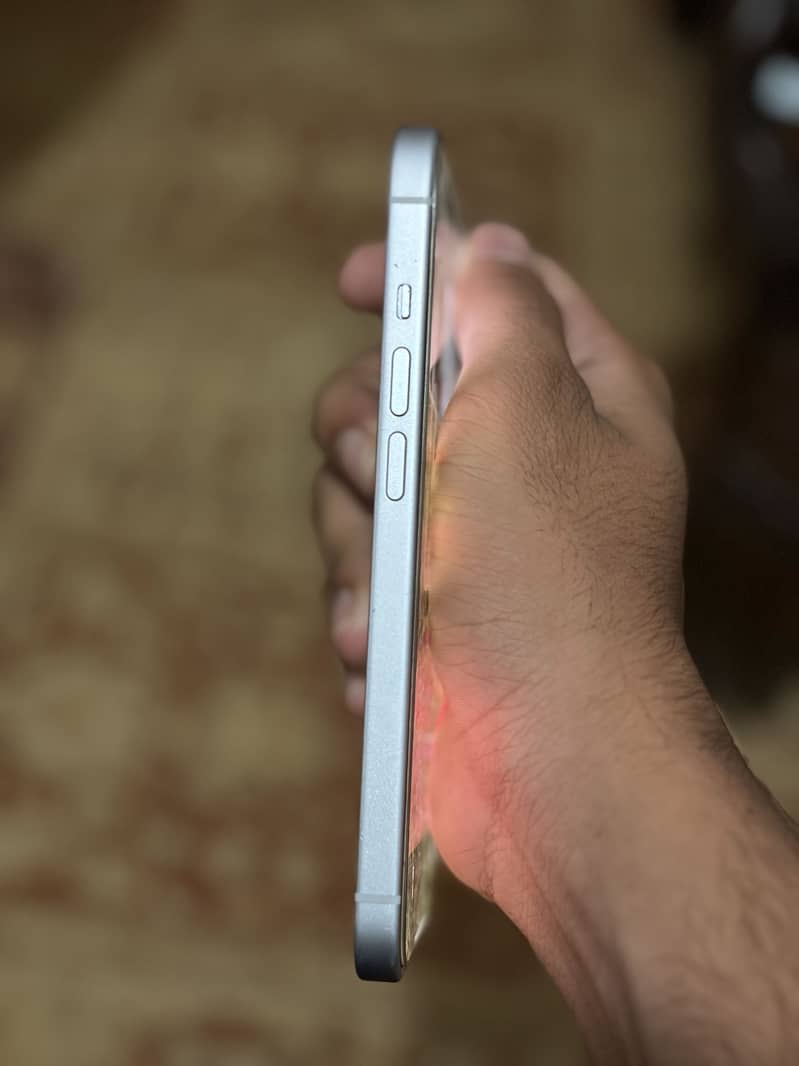 Apple iPhone 15 3