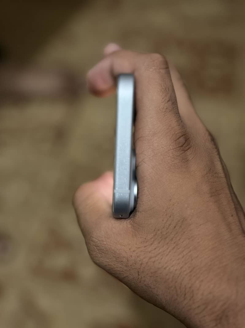 Apple iPhone 15 4