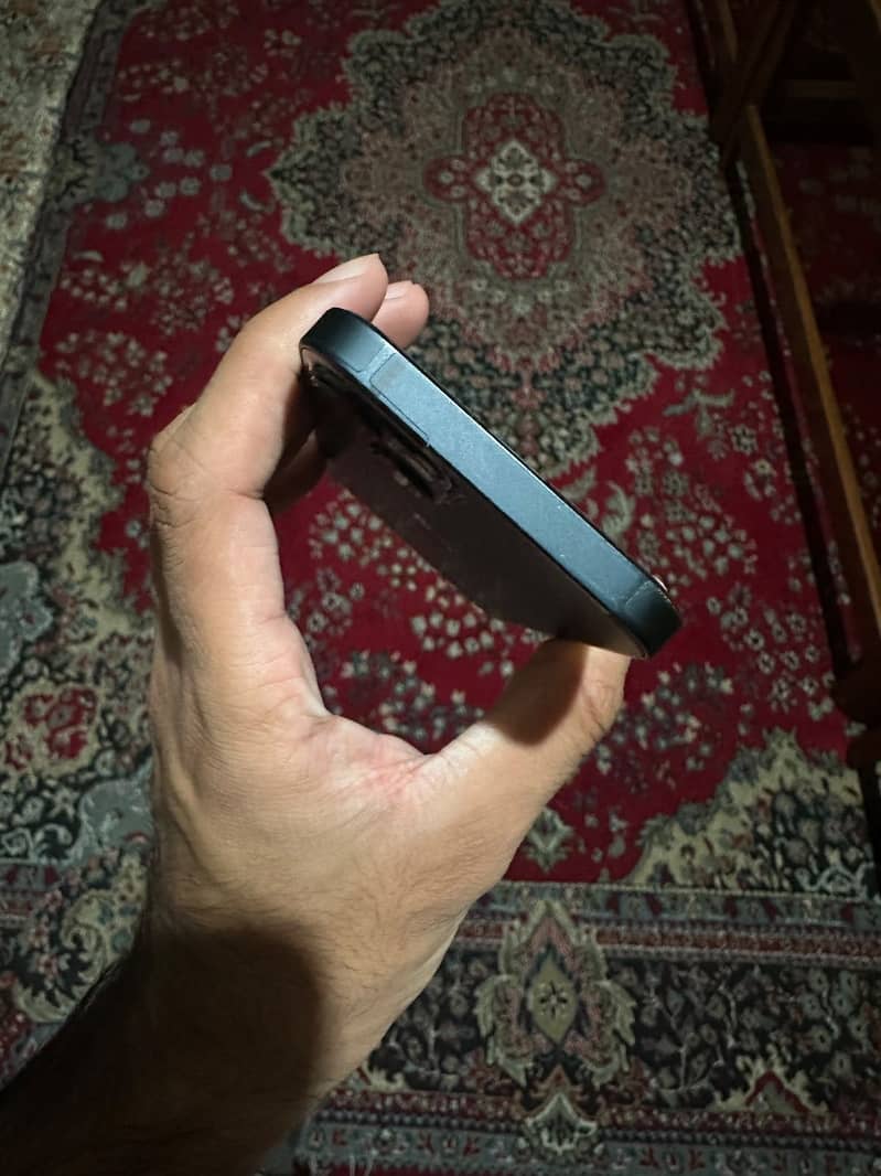 Apple iPhone 13 2