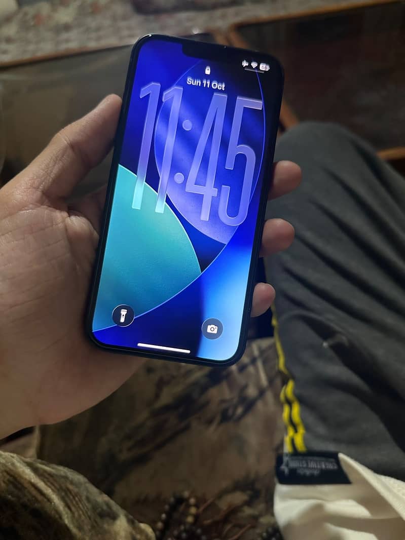 Apple iPhone 13 4
