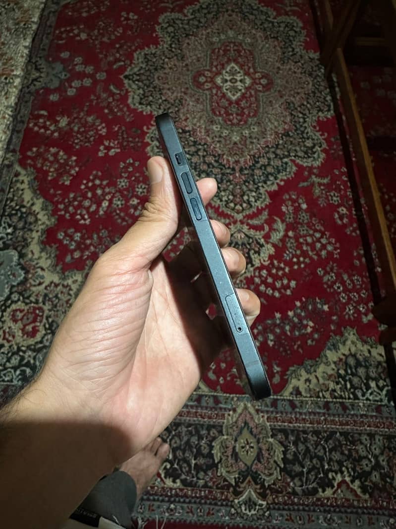 Apple iPhone 13 5