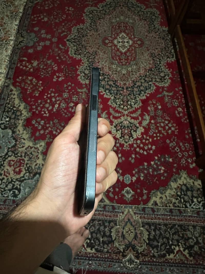 Apple iPhone 13 10