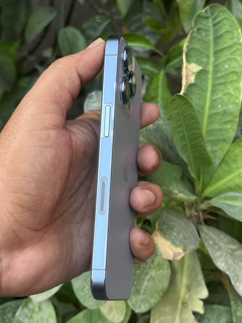 Apple iPhone 13 Pro 2