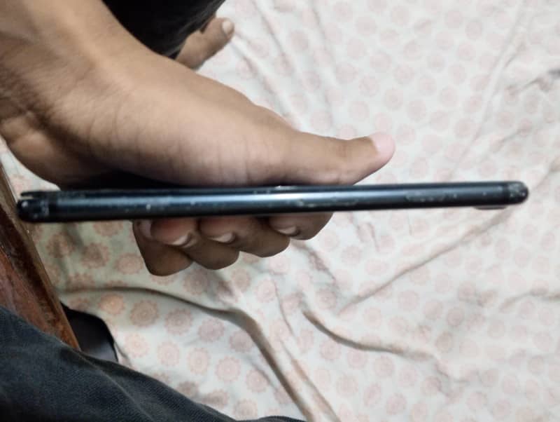 Apple iPhone 7 3