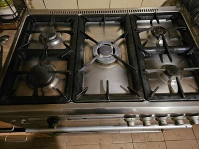 Stove with 5 burners