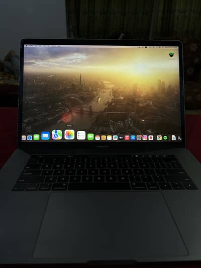 MacBook Pro 2019 15 inch 16 /512